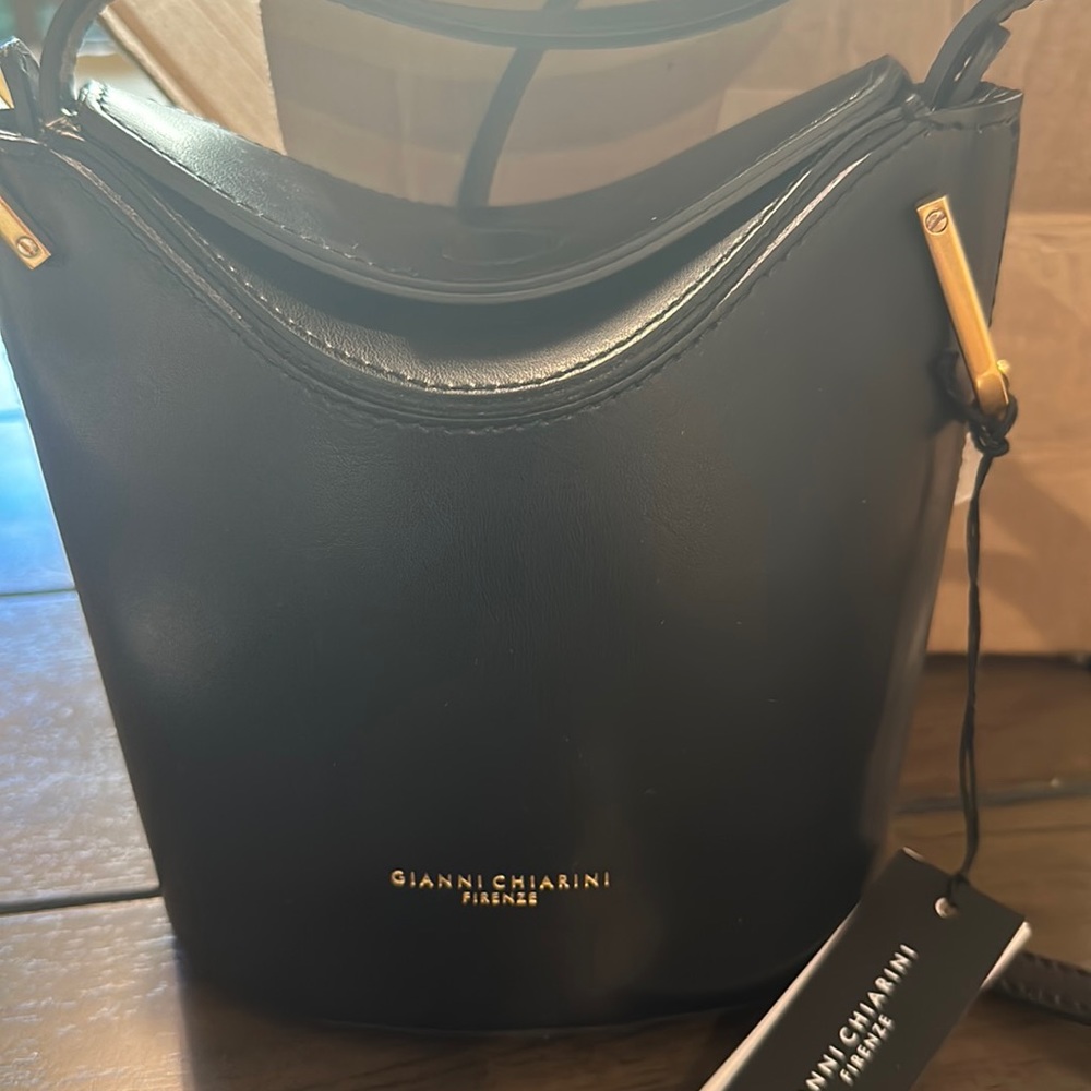 Black leather Gianni Chiarini small purse